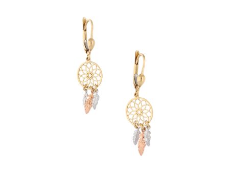 Aretes calados con colgantes motivo atrapasueños en oro tres tonos 14 kilates. Fashion